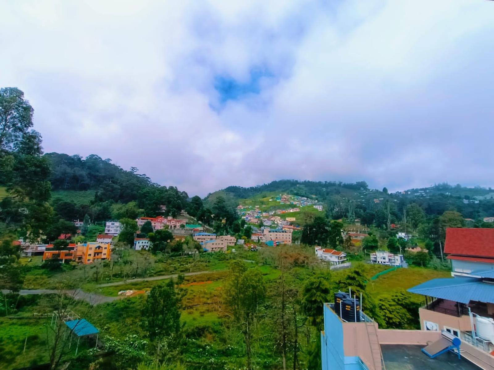 Vetrivel International By Brown Tree Resorts Kodaikanal Room photo